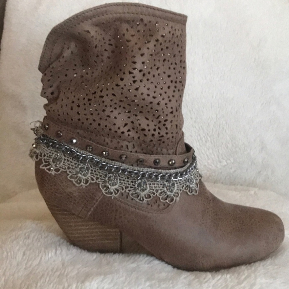 Low cowboy booties